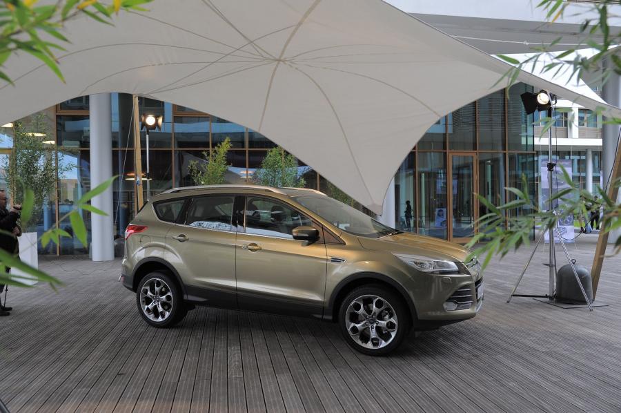  Ford Kuga 2013 года  (фото 34 из 36)